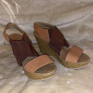 Kenneth Cole Reaction Tan Canvas Wedges Size 9.5